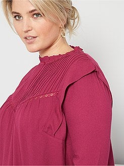 Blusa com pormenor de peitilho - Kiabi