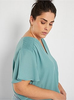 Blusa com pormenor nos ombros - Kiabi