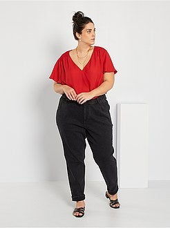 Blusa com pormenor nos ombros - Kiabi