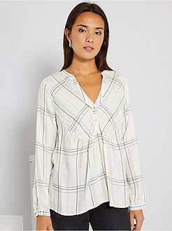 Blusa com recorte arredondado - Kiabi