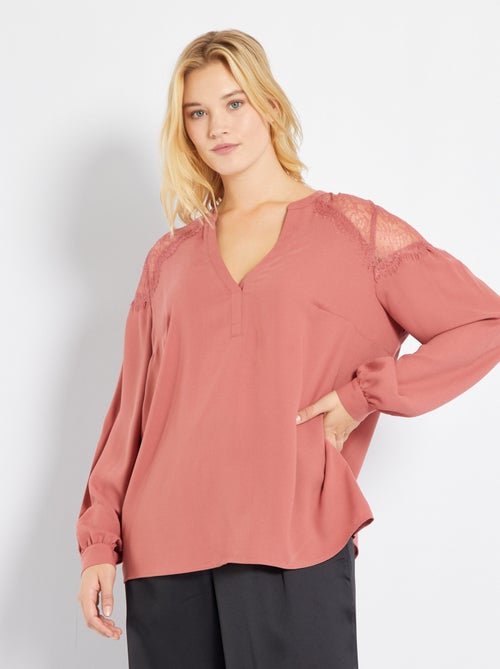 Blusa com renda e decote em bico - Kiabi