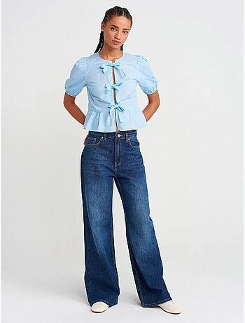 Blusa crop de mulher com detalhe de laço dilvin