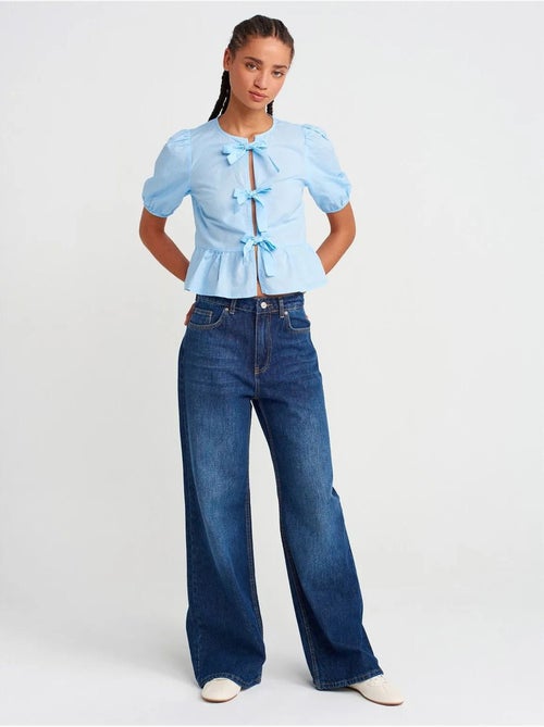 Blusa crop de mulher com detalhe de laço dilvin - Kiabi Blusa crop de mulher com detalhe de laço dilvin - Kiabi
