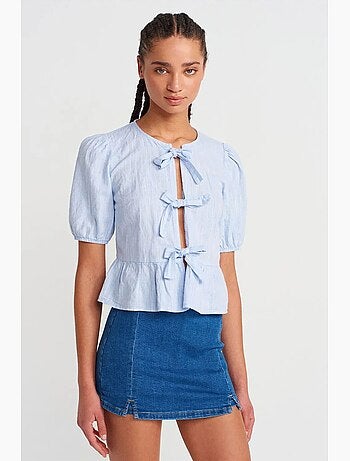 Blusa crop de mulher com detalhe de laço dilvin