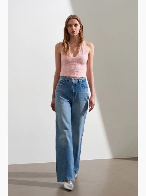 Blusa crop de mulher em renda com gola halter dilvin - Kiabi Blusa crop de mulher em renda com gola halter dilvin - Kiabi