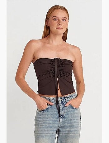 Blusa crop sem alças de mulher com detalhe de atilho dilvin
