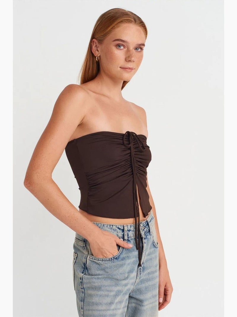 Blusa crop sem alças de mulher com detalhe de atilho dilvin Castanho-chocolate - Kiabi