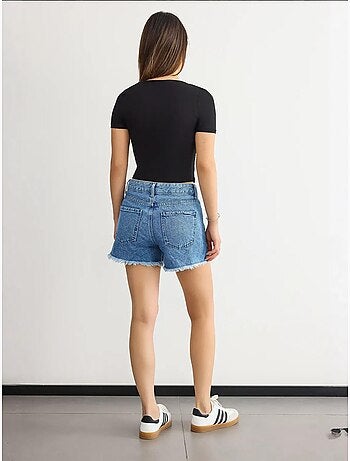 Blusa cropped com decote redondo e canelado hiccup