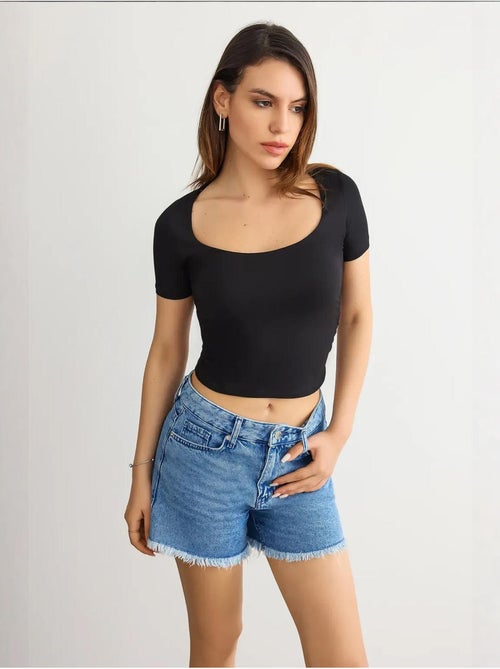 Blusa cropped com decote redondo e canelado hiccup - Kiabi Blusa cropped com decote redondo e canelado hiccup - Kiabi