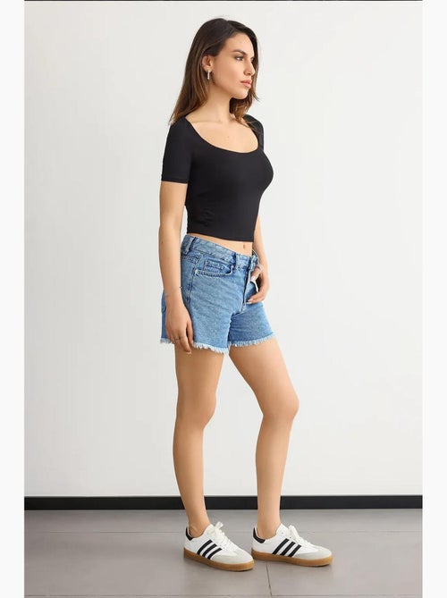 Blusa cropped com decote redondo e canelado hiccup - Kiabi Blusa cropped com decote redondo e canelado hiccup - Kiabi