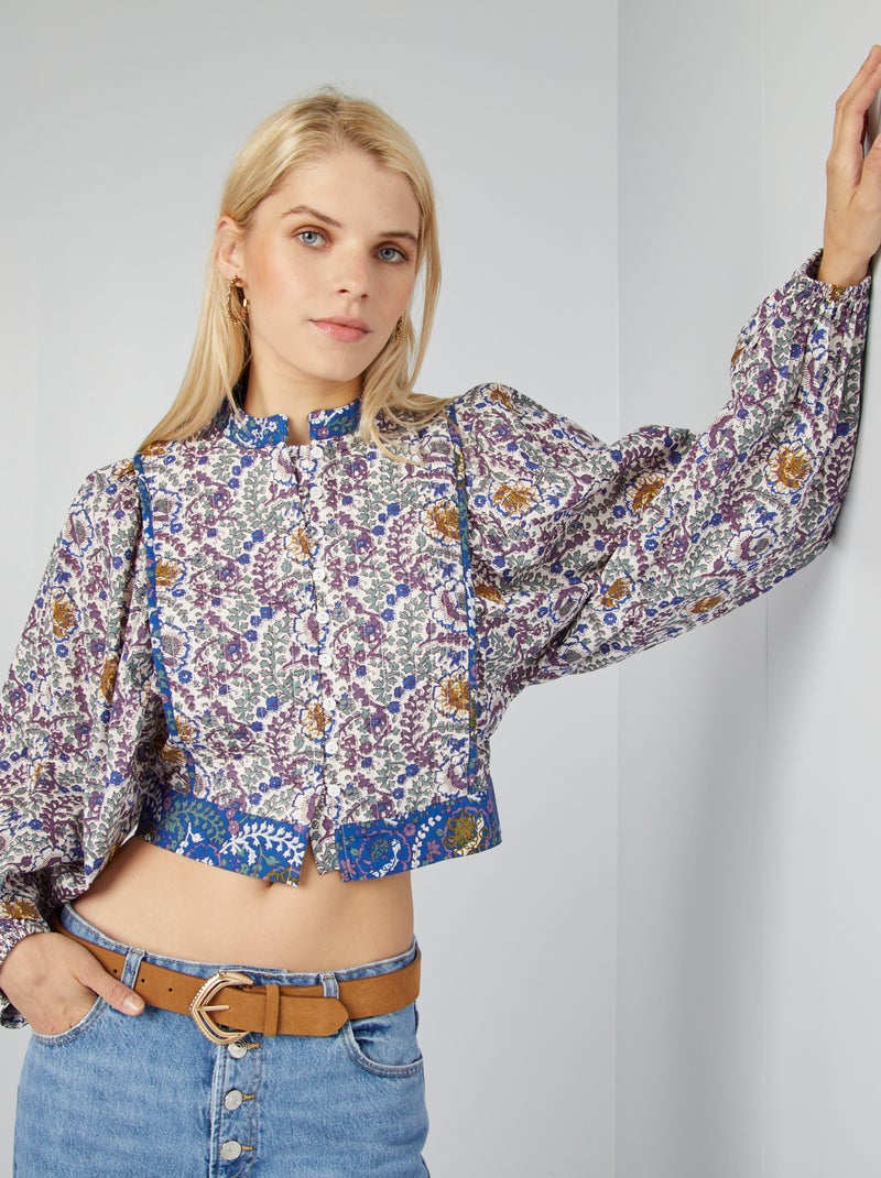 Blusa cropped com estampado ornamentado AZUL - Kiabi
