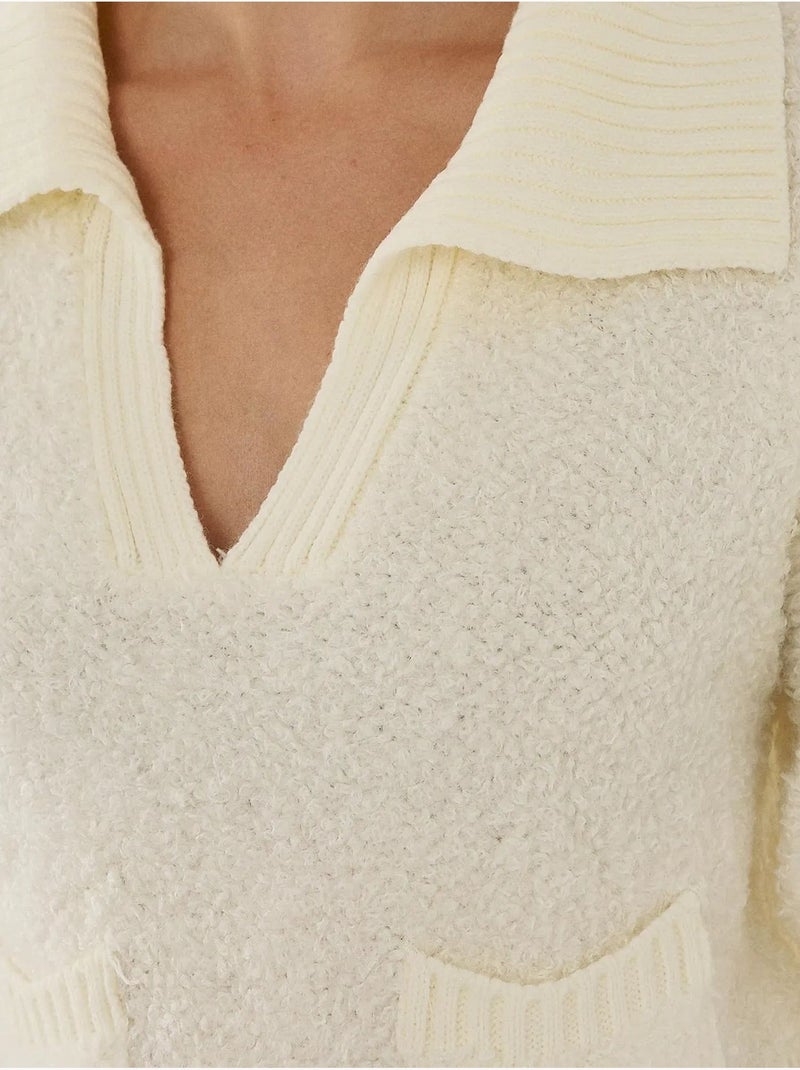 Blusa Cropped com Gola de Camisola e Bolso Bege natural - Kiabi