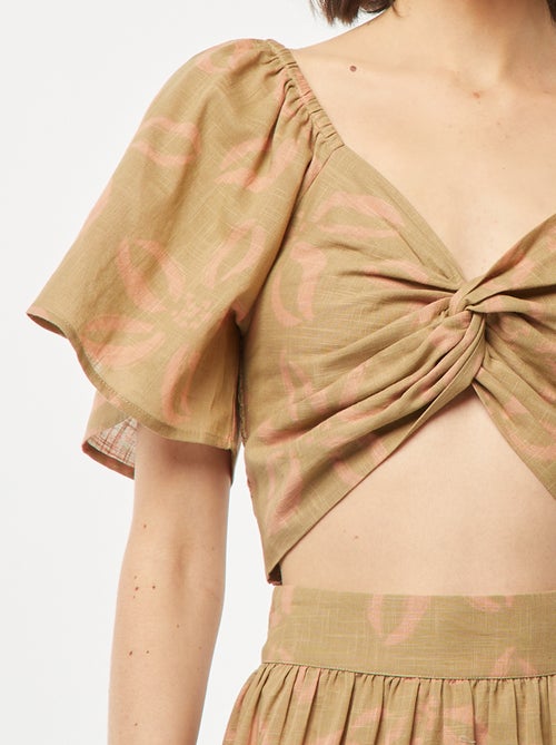 Blusa cropped com laço de fantasia e mangas em forma de borboleta - Kiabi