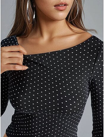 Blusa cropped slim fit às bolinhas com detalhe nas costas busem