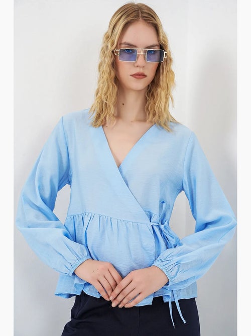 Blusa cruzada em crepe com decote em v e detalhe de laço bdart - Kiabi