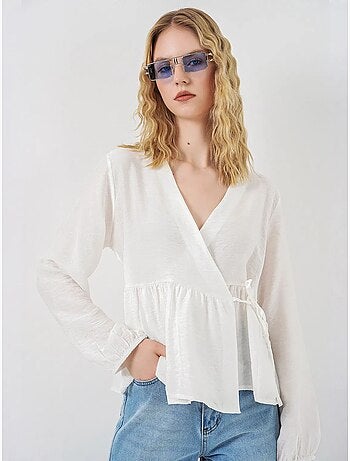 Blusa cruzada em crepe com decote em v e detalhe de laço bdart