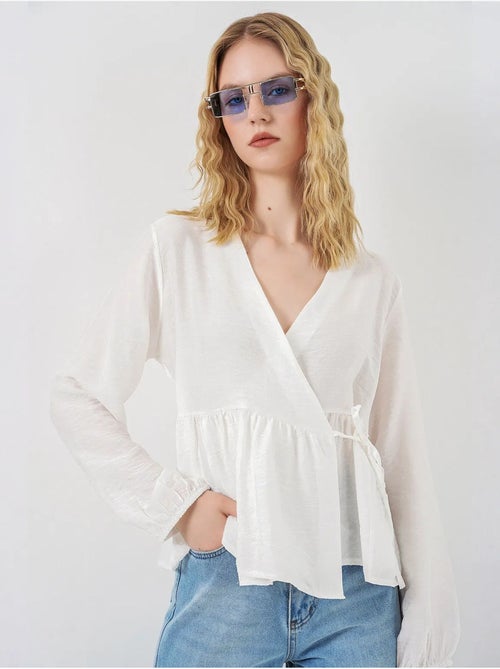 Blusa cruzada em crepe com decote em v e detalhe de laço bdart - Kiabi