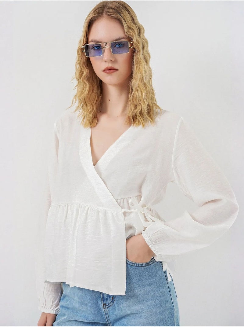 Blusa cruzada em crepe com decote em v e detalhe de laço bdart Branco - Kiabi