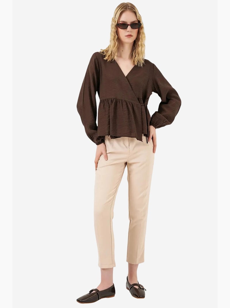 Blusa cruzada em crepe com decote em v e detalhe de laço bdart Castanho-chocolate - Kiabi