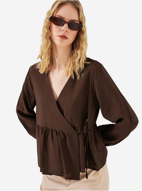 Blusa cruzada em crepe com decote em v e detalhe de laço bdart - Kiabi
