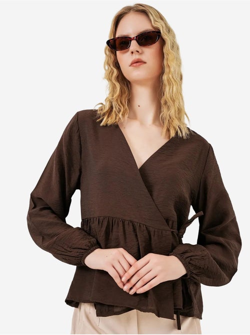 Blusa cruzada em crepe com decote em v e detalhe de laço bdart - Kiabi