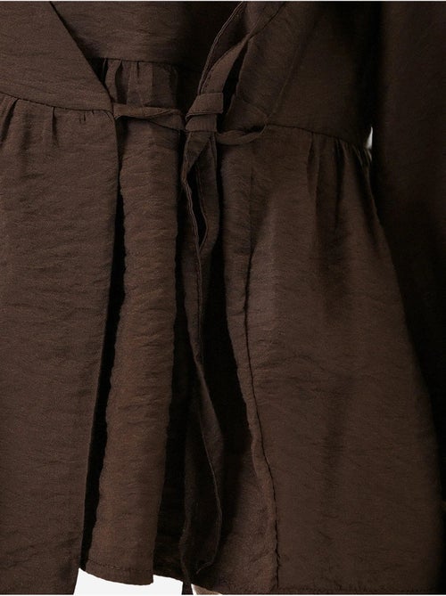 Blusa cruzada em crepe com decote em v e detalhe de laço bdart - Kiabi