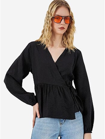 Blusa cruzada em crepe com decote em v e detalhe de laço bdart
