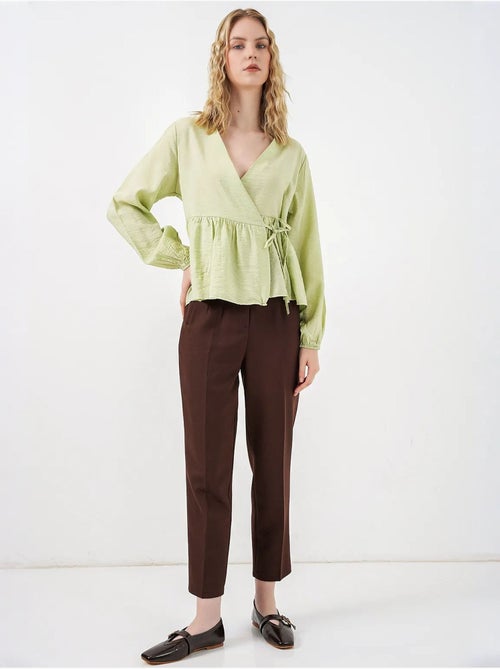 Blusa cruzada em crepe com decote em v e detalhe de laço bdart - Kiabi