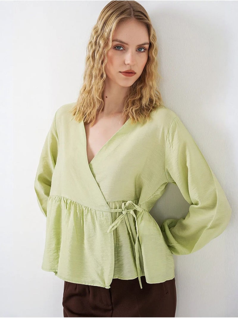 Blusa cruzada em crepe com decote em v e detalhe de laço bdart Verde - Kiabi