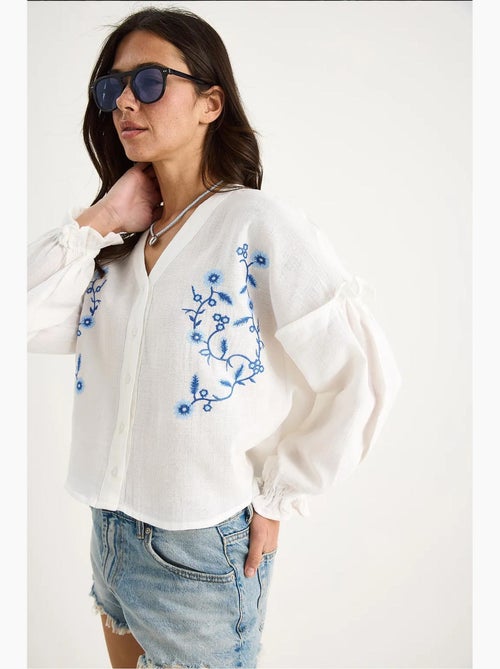 Blusa curta bordada decote em v lucci - Kiabi