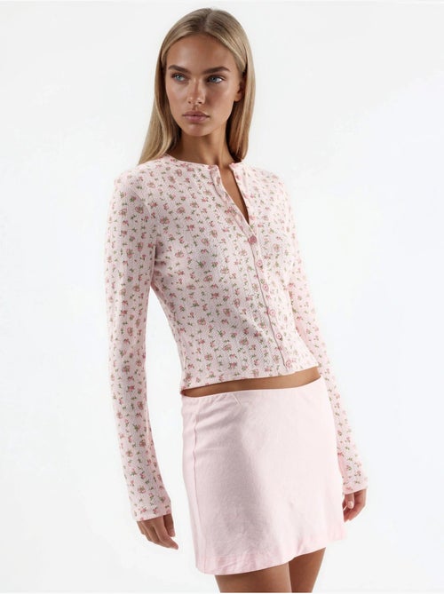 Blusa curta canelada de flores com fecho de botões busem - Kiabi Blusa curta canelada de flores com fecho de botões busem - Kiabi