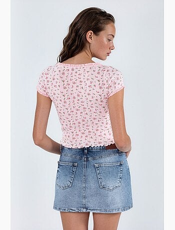 Blusa curta com decote em u com flores e folhos busem