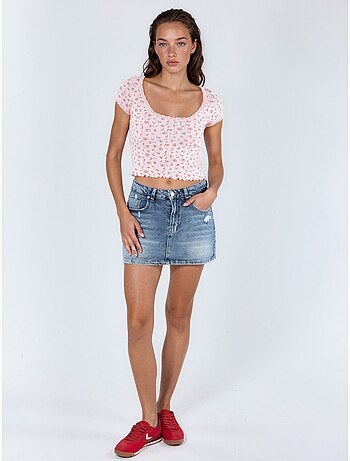 Blusa curta com decote em u com flores e folhos busem