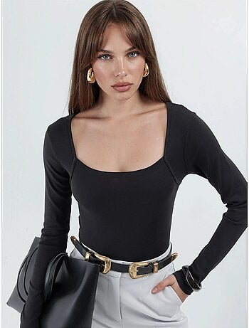 Blusa curta de corte justo com decote quadrado busem