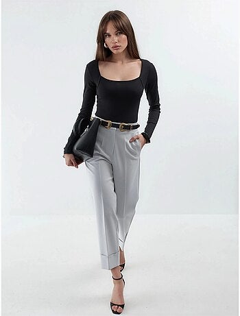 Blusa curta de corte justo com decote quadrado busem