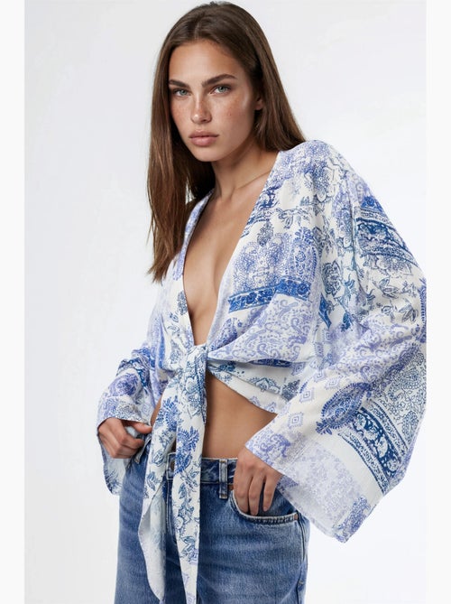 Blusa curta decote em v estampa paisley com laço busem - Kiabi