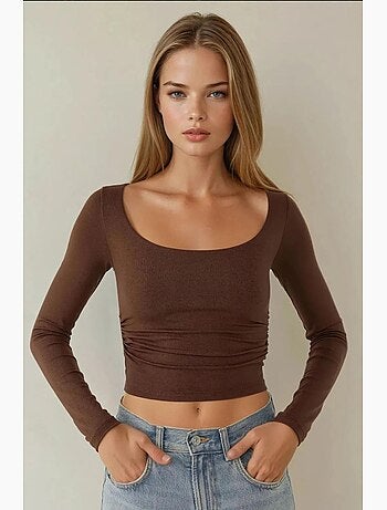 Blusa curta em viscose com gola redonda e corte slim fit hiccup