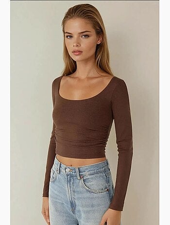 Blusa curta em viscose com gola redonda e corte slim fit hiccup