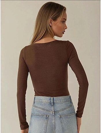 Blusa curta em viscose com gola redonda e corte slim fit hiccup
