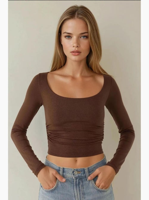 Blusa curta em viscose com gola redonda e corte slim fit hiccup - Kiabi Blusa curta em viscose com gola redonda e corte slim fit hiccup - Kiabi