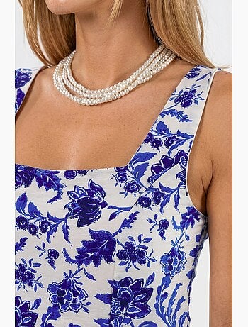 Blusa curta floral com gola quadrada busem
