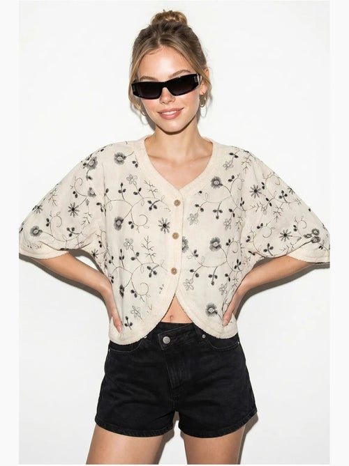 Blusa curta floral decote em v lucci - Kiabi Blusa curta floral decote em v lucci - Kiabi