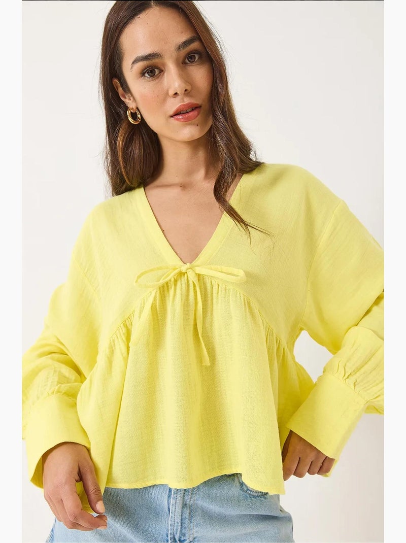 Blusa curta texturizada decote em v com laço lucci Amarelo-limão - Kiabi