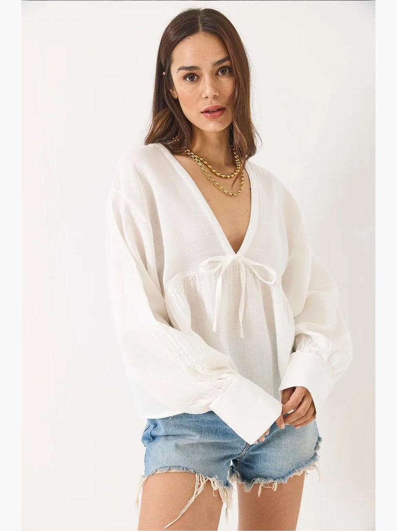 Blusa curta texturizada decote em v com laço lucci Branco - Kiabi