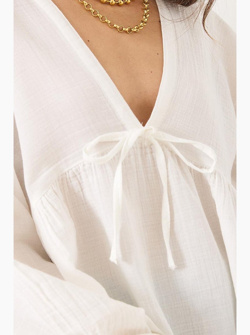 Blusa curta texturizada decote em v com laço lucci Branco - Kiabi