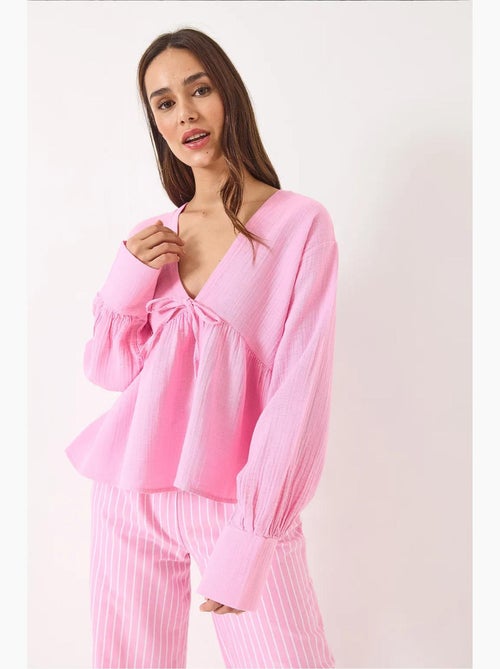 Blusa curta texturizada decote em v com laço lucci - Kiabi