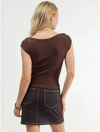 Blusa de corte justo com decote barco busem