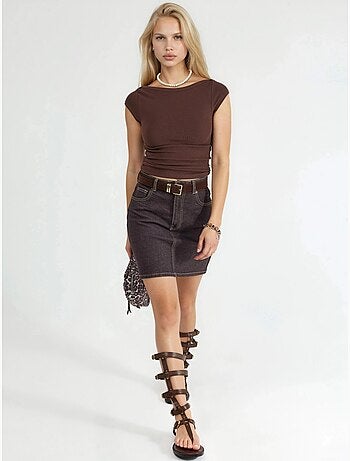 Blusa de corte justo com decote barco busem