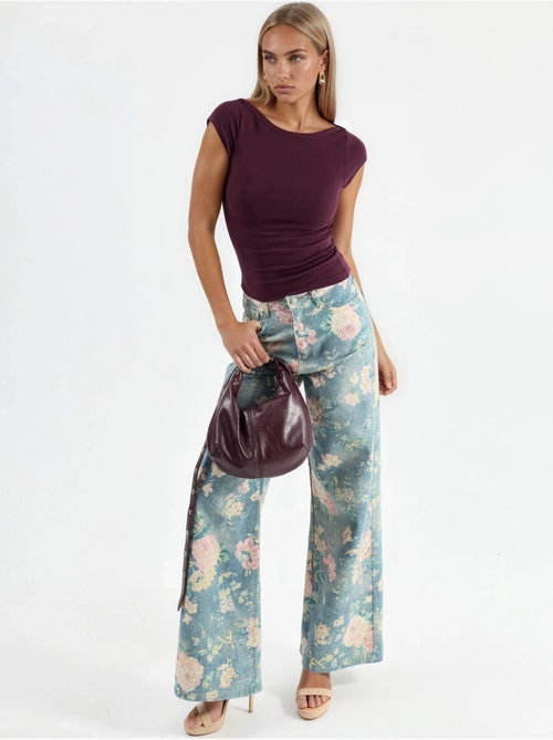 Blusa de corte justo com decote barco busem - Kiabi Blusa de corte justo com decote barco busem - Kiabi