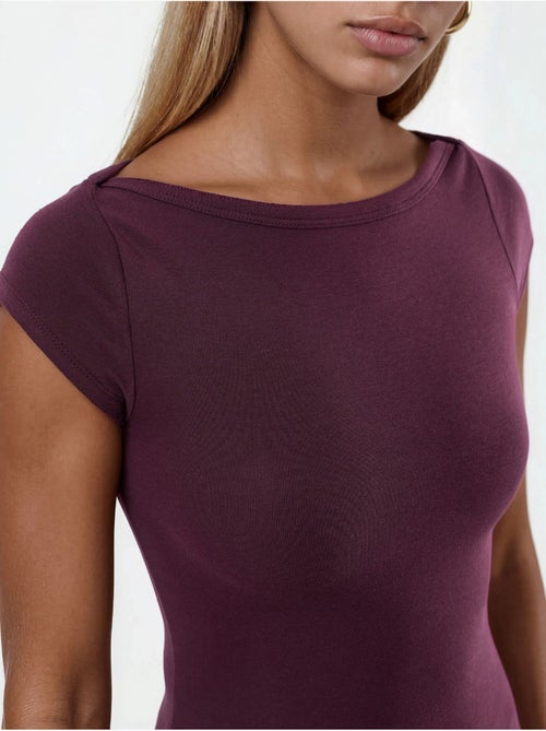 Blusa de corte justo com decote barco busem - Kiabi Blusa de corte justo com decote barco busem - Kiabi